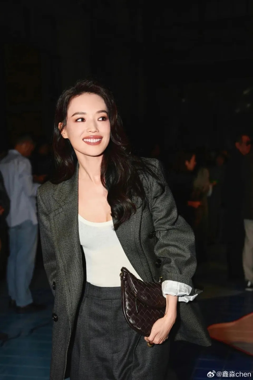 杨幂天使的《内衣外穿》,4万多块引领新时尚,女星们都疯了!