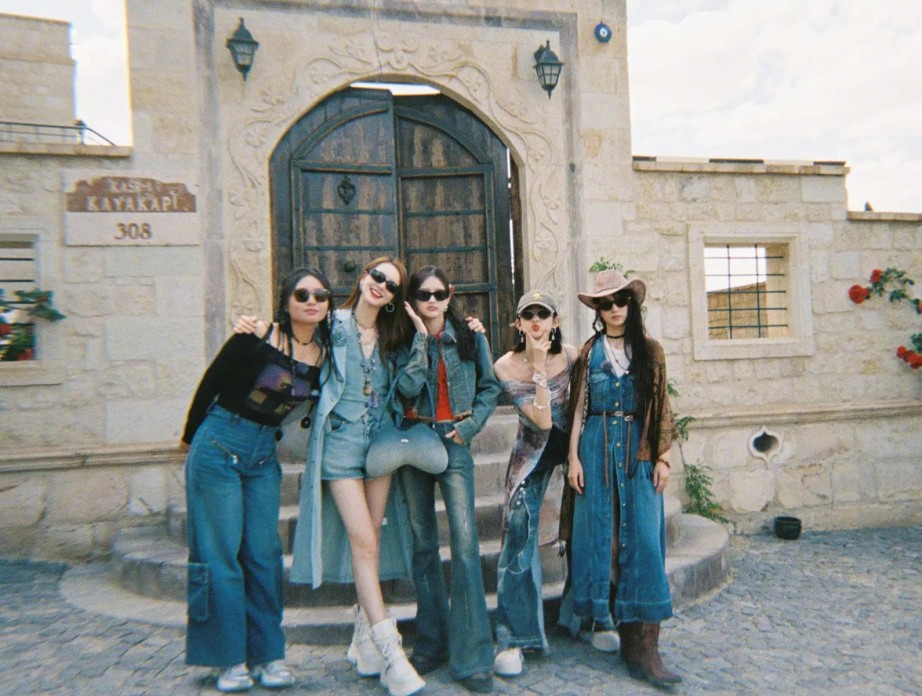 影视大佬直播卖水晶手串，深陷6亿债务危机，打造恩爱人设太可笑