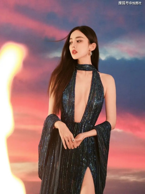 从苹果“以价换量”困局，看懂即时零售的线下本质